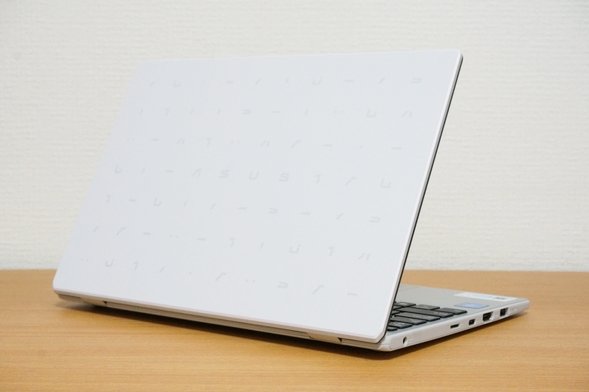 ASUS E210MAレビュー 5万円以下で購入できる11.6インチの軽量コンパクトなノートパソコン