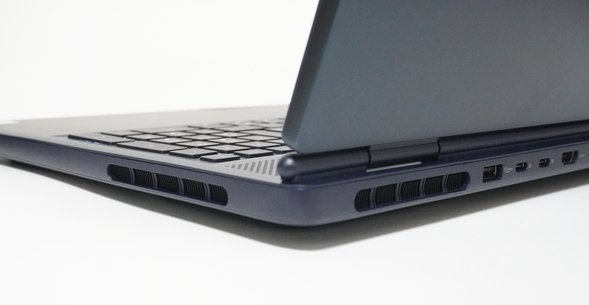 側面と背面にある換気口