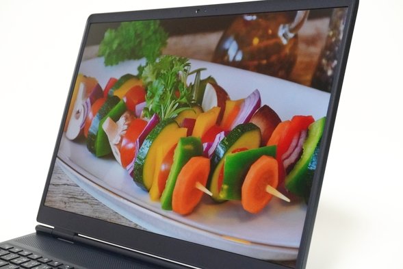 ディスプレイの色表示:真正面から:横から見たところ