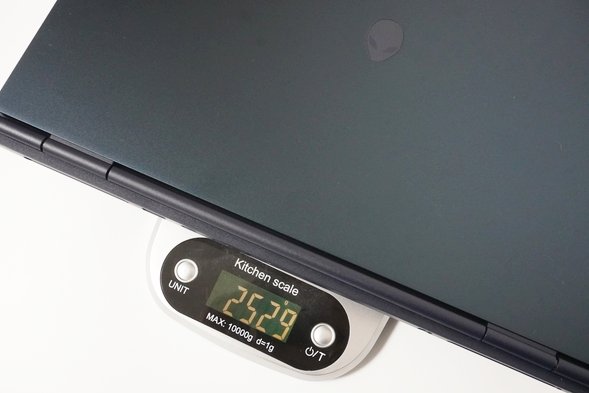 Alienware 16 Auroraの重さ