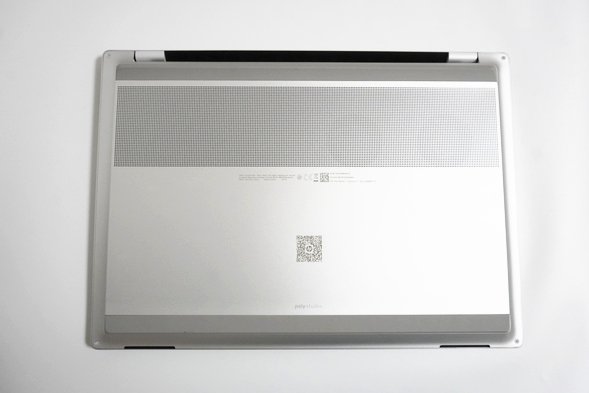 HP OmniBook 7 16-ayの底面の写真