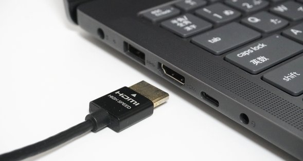 Ideapad Slim 3 Gen 10 14型AMDのHDMIポートとケーブル