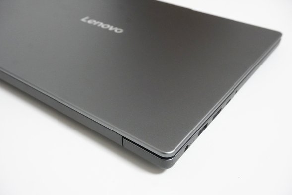 Ideapad Slim 3 Gen 10 14型AMDの天板