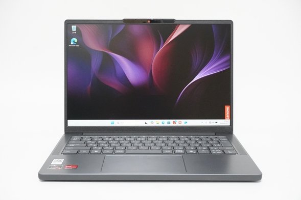 Ideapad Slim 3 Gen 10 14型AMDを正面から見たところ