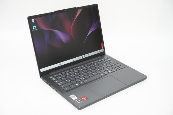 Ideapad Slim 3 Gen 10 14型AMDを斜め前から見たところ