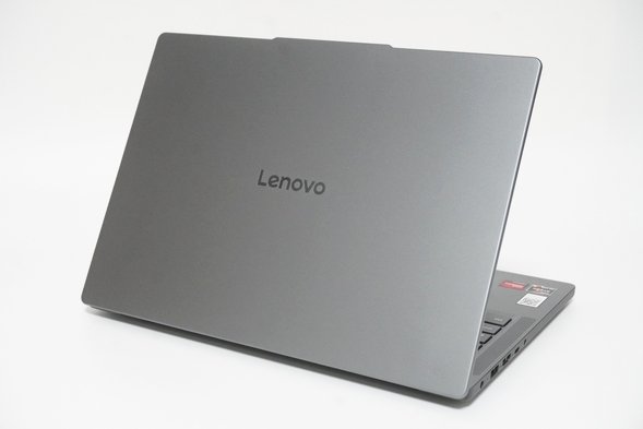 Ideapad Slim 3 Gen 10 14型AMDを後方から見たところ