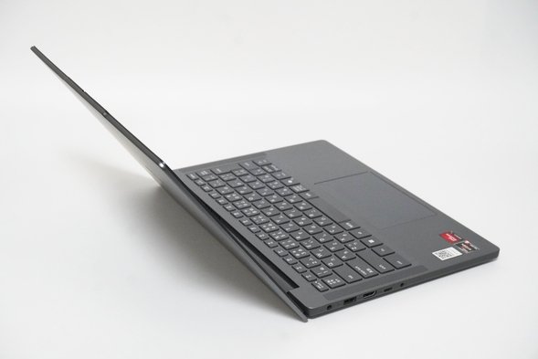 Ideapad Slim 3 Gen 10 14型AMDを後方から見たところ
