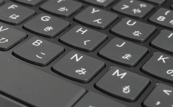 Ideapad Slim 3 Gen 10 14型AMDのディスプレイを横から見たところ